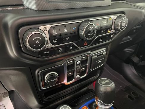 Used 2022 Jeep Wrangler Unlimited Sport AWD/4WD image 9