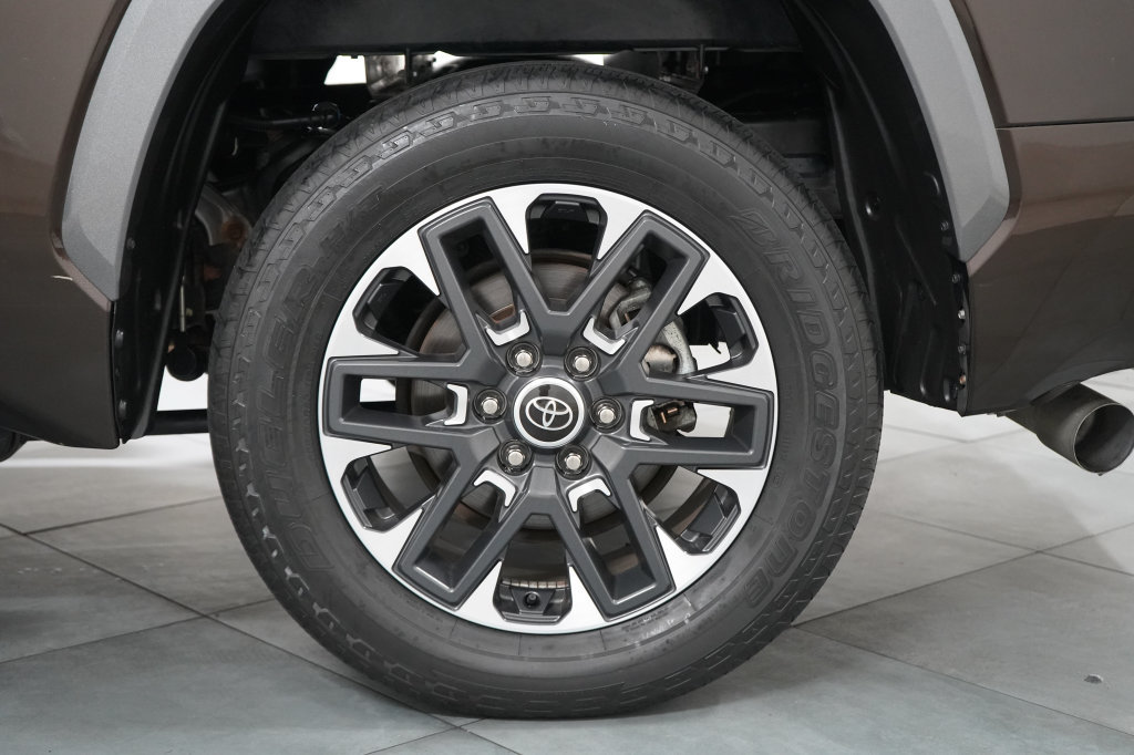Used 2023 Toyota Tundra Limited AWD/4WD image 35