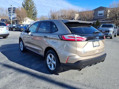 Used 2020 Ford Edge SE image 3