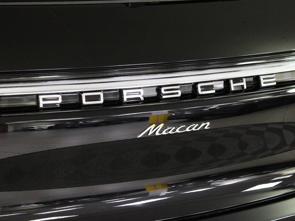 Certified 2026 Porsche Macan AWD/4WD image 13