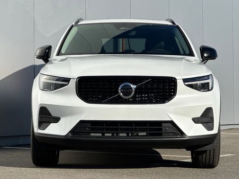New 2026 Volvo XC40 B5 Core AWD/4WD image 8