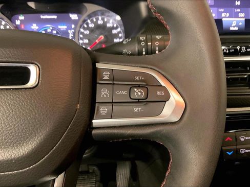 Used 2025 Jeep Compass Trailhawk AWD/4WD image 19