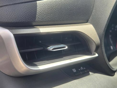 Used 2021 Toyota Highlander LE FWD image 13