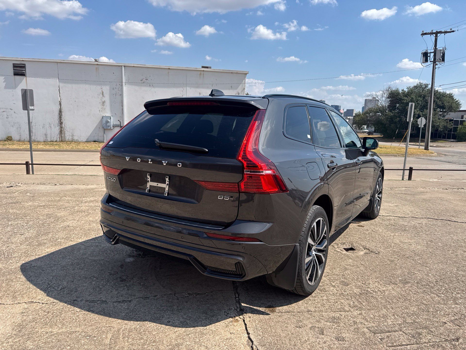 Used 2024 Volvo XC60 B5 Plus w/ Protection Package Premier AWD/4WD image 7