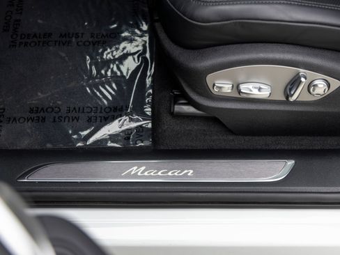 Certified 2026 Porsche Macan AWD/4WD image 26