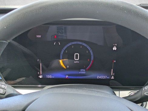 Used 2025 Chevrolet Trax LT FWD image 11