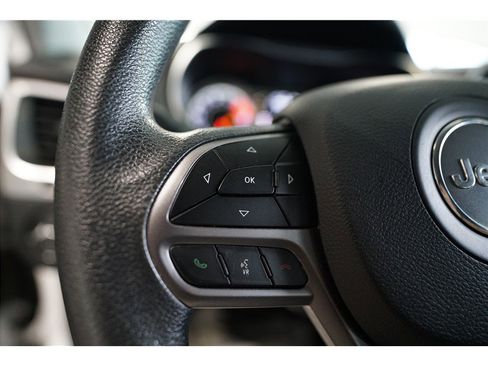 Used 2019 Jeep Cherokee Latitude w/ Popular Appearance Group image 23