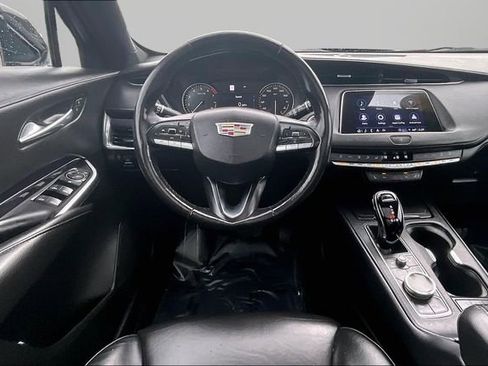 Used 2022 Cadillac XT4 Luxury w/ Cold Weather Package AWD/4WD image 5