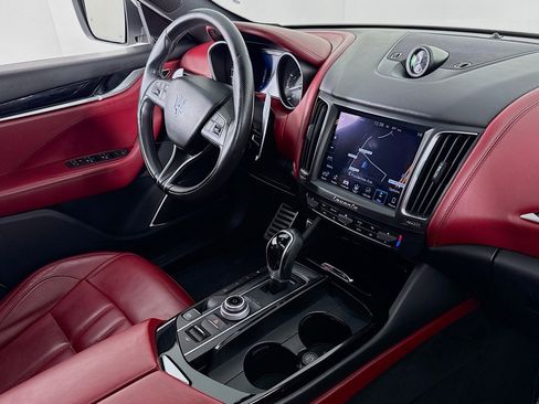 Used 2018 Maserati Levante GranSport image 15