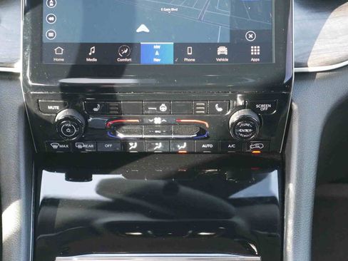 Used 2023 Jeep Grand Cherokee Limited w/ Black Appearance Package image 8