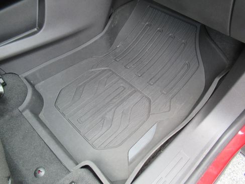 Used 2024 GMC Terrain SLE w/ Driver Convenience Package FWD image 31