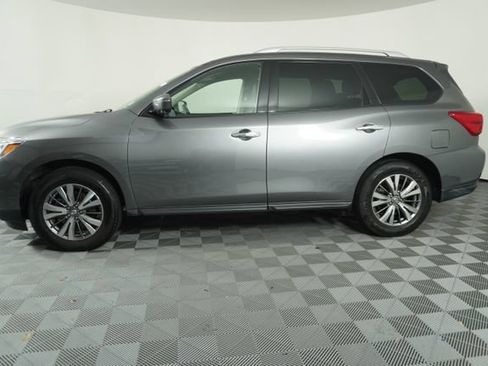 Used 2019 Nissan Pathfinder FWD image 4