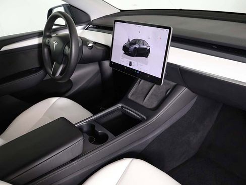 Used 2023 Tesla Model Y 2WD image 30