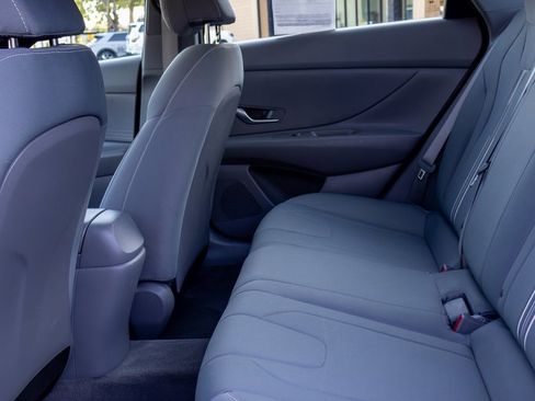 Used 2022 Hyundai Elantra SEL w/ Preferred Accessory Package image 14