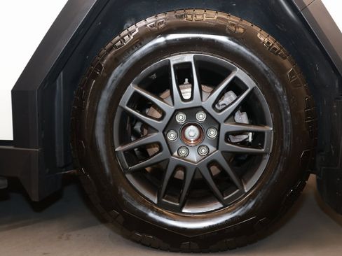 Used 2024 Tesla Cybertruck AWD Crew Cab image 26