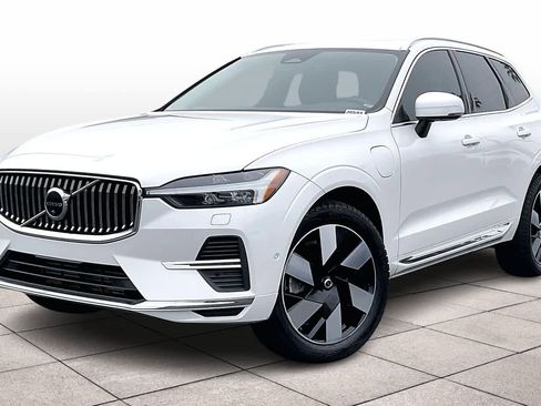 Used 2023 Volvo XC60 T8 Plus image 1