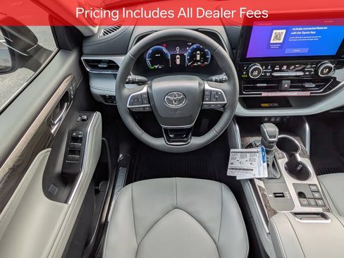 Used 2026 Toyota Highlander Limited AWD/4WD image 18