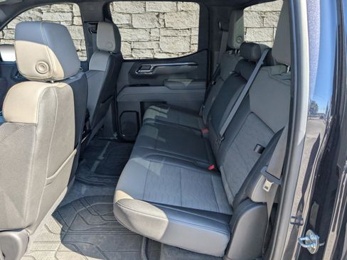 Used 2022 Chevrolet Silverado 1500 ZR2 w/ Technology Package image 18