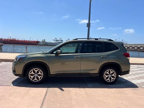 Used 2020 Subaru Forester Premium AWD/4WD image 2
