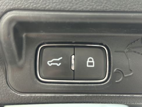 Used 2021 Ford Explorer Limited w/ Equipment Group 301A RWD image 26