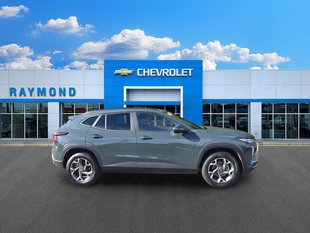 Used 2025 Chevrolet Trax LT w/ LT Convenience Package FWD image 2