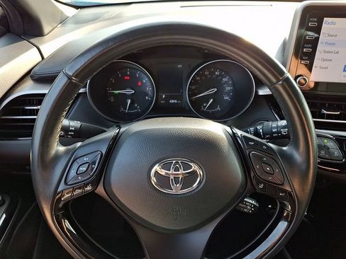 Used 2019 Toyota C-HR XLE FWD image 18