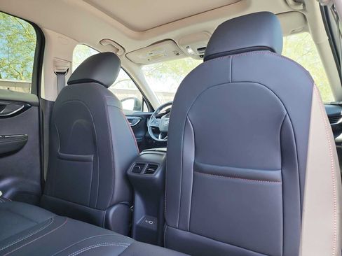Used 2023 Buick Envision Essence w/ Sport Touring Package AWD/4WD image 16