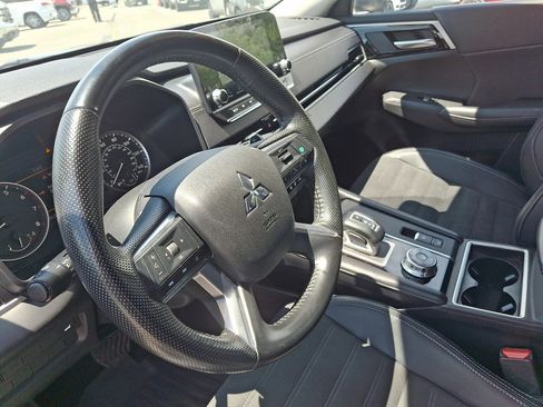 Used 2024 Mitsubishi Outlander SE AWD/4WD image 29