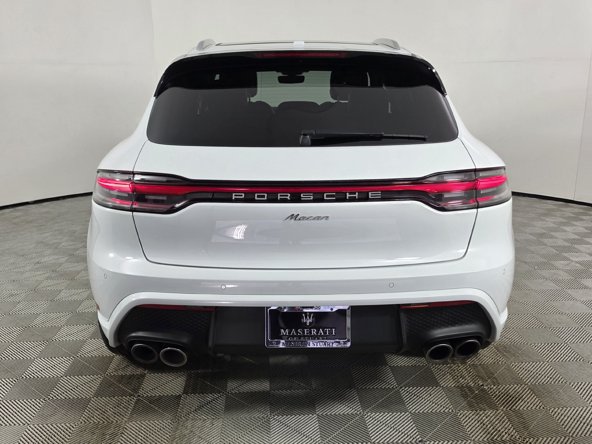 Used 2025 Porsche Macan AWD/4WD image 43
