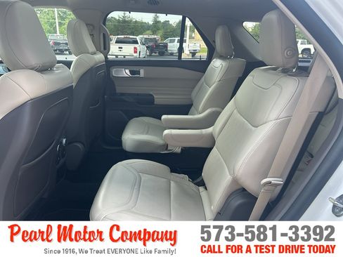 Used 2020 Ford Explorer Platinum w/ Premium Technology Package AWD/4WD image 21