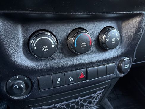 Used 2017 Jeep Wrangler Unlimited Sport image 32