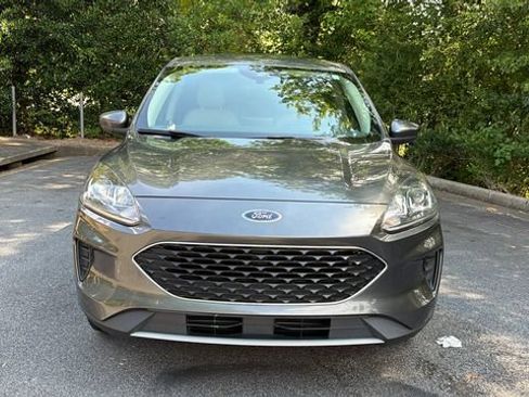 Certified 2020 Ford Escape SE FWD image 2
