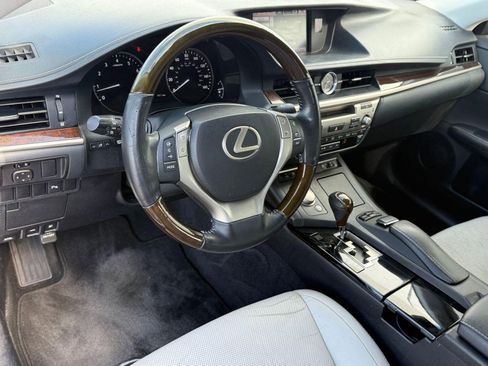 Used 2013 Lexus ES 350 w/ Luxury Pkg image 4