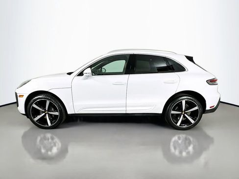 Certified 2023 Porsche Macan AWD/4WD image 2