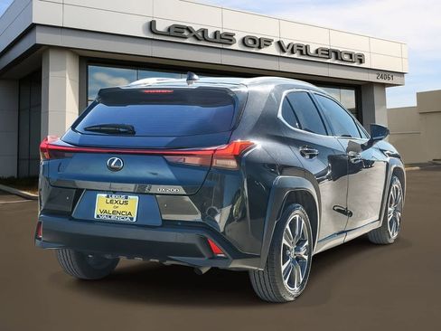 Used 2022 Lexus UX 200 image 4
