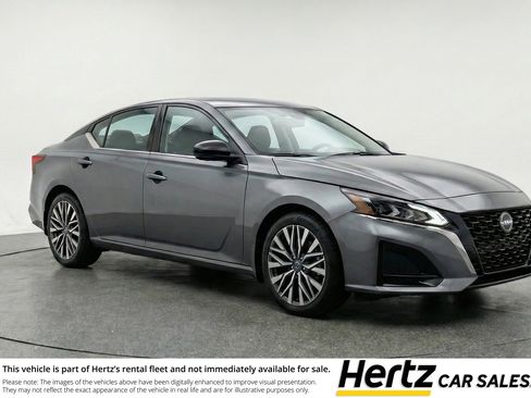 Used 2025 Nissan Altima 2.5 SV image 1