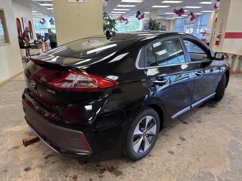 Used 2019 Hyundai Ioniq Limited FWD image 13