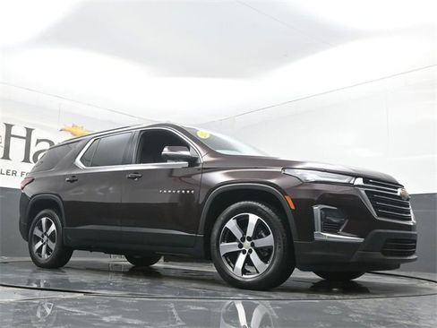 Used 2023 Chevrolet Traverse LT w/ LT Premium Package image 2