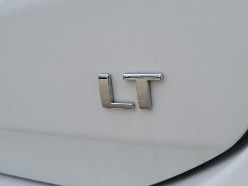 Used 2022 Chevrolet Equinox LT FWD image 12