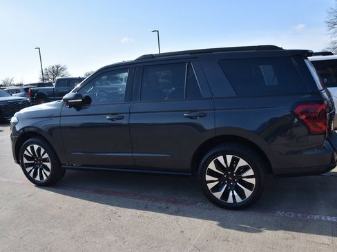 Used 2023 Ford Expedition Limited image 9