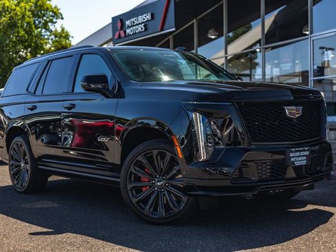 Used 2025 Cadillac Escalade V AWD/4WD image 1