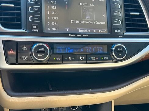 Used 2019 Toyota Highlander Limited Platinum w/ Protection Package #3 AWD/4WD image 26