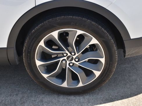 Used 2022 Lincoln Nautilus Reserve FWD image 12