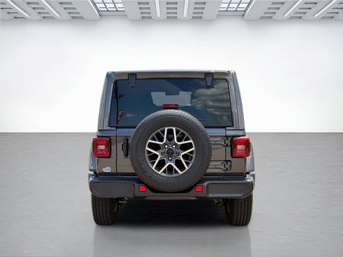 Used 2025 Jeep Wrangler Unlimited Sahara AWD/4WD image 6