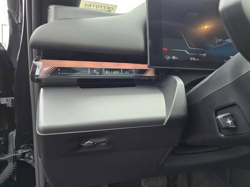 Used 2024 BMW i5 eDrive40i w/ M Sport Package image 27