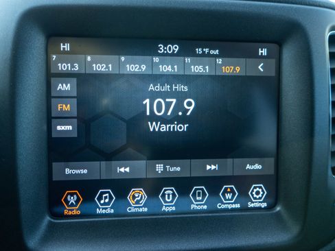 Used 2020 Jeep Compass Trailhawk image 16