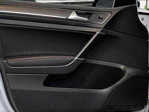 Used 2021 Volkswagen GTI SE image 20