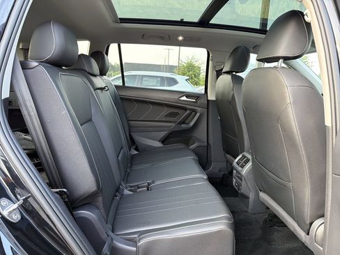 Used 2023 Volkswagen Tiguan SE w/ Panoramic Sunroof Package FWD image 15