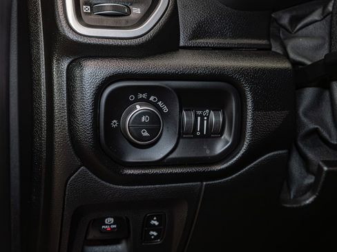 Used 2019 RAM 1500 Laramie AWD/4WD image 17