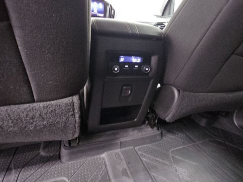 Used 2020 Chevrolet Traverse LT FWD image 31